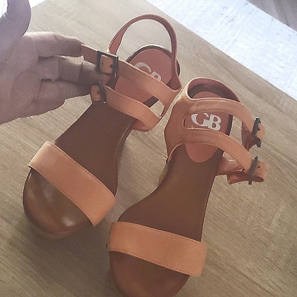 Gianni Bini leather and wood sandal. 6.5.